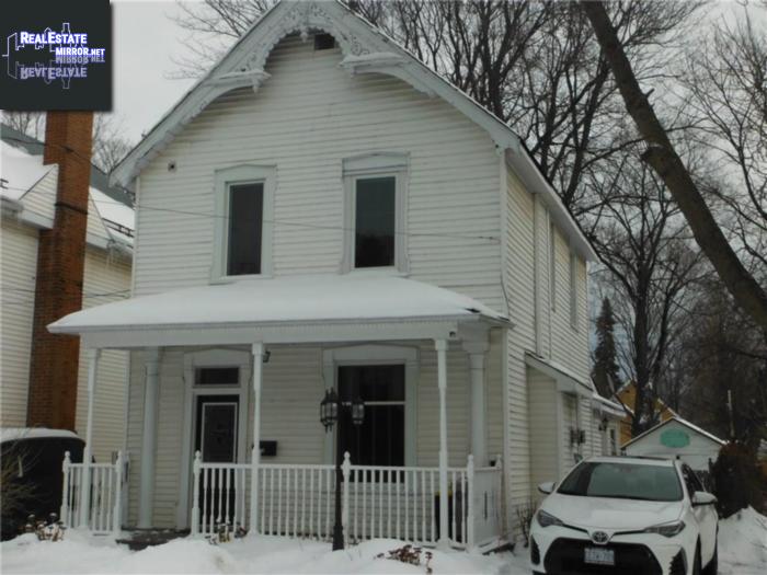 Property 319 John St N Street main img