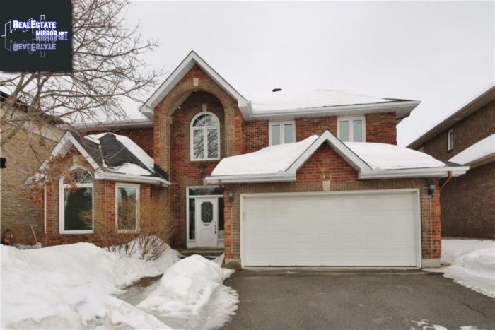 Property 3492 Wyman Crescent main img
