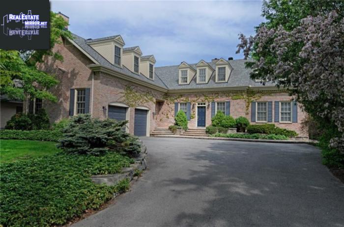 Property 3767 Revelstoke Drive main img
