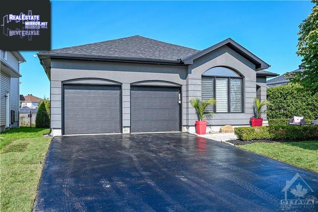 Property 1828 Heatherstone Crescent main img