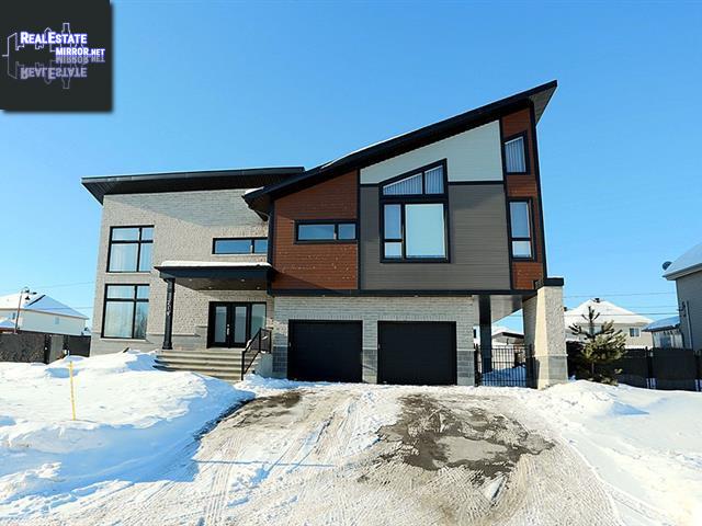 Property 219 Rue Jacques-Plante main img