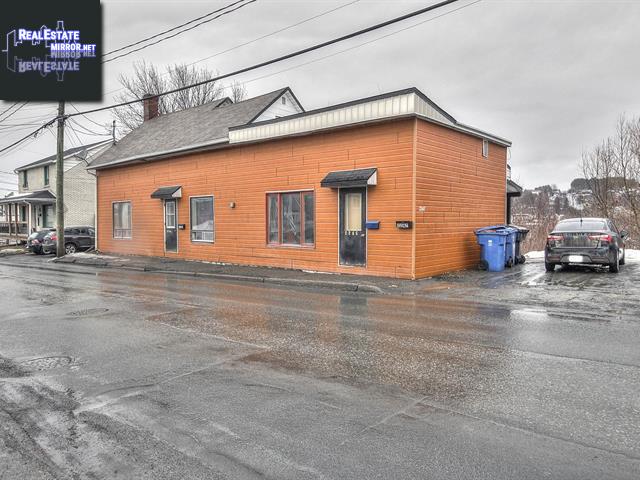 Property 2243-2247 1e Avenue main img