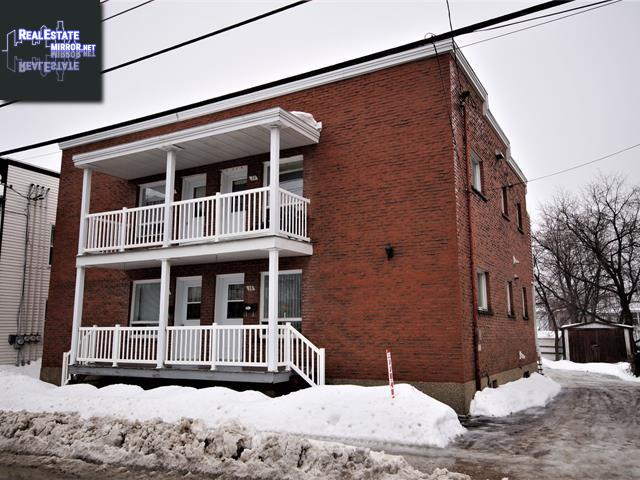 Property 18-24 Rue St-Charles S. main img