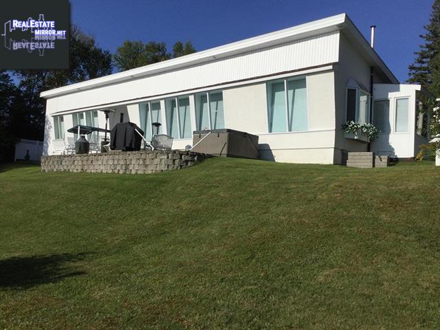 Property 380 3e Ch. Du Lac-Clair main img