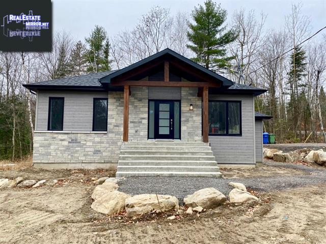 Property 862-862a Ch. De Dunany main img