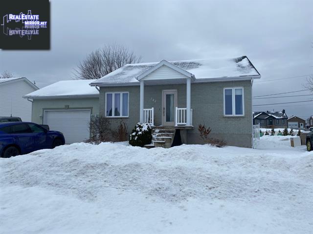 Property 744 Av. Boivin main img