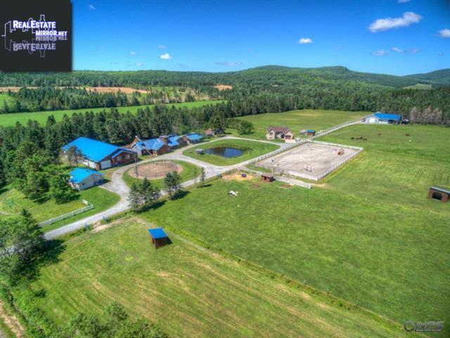 Property 235 Ch. De La Colline O. main img