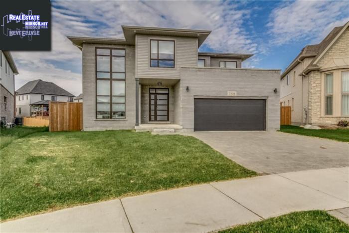 Property 788 Jackpine Way main img