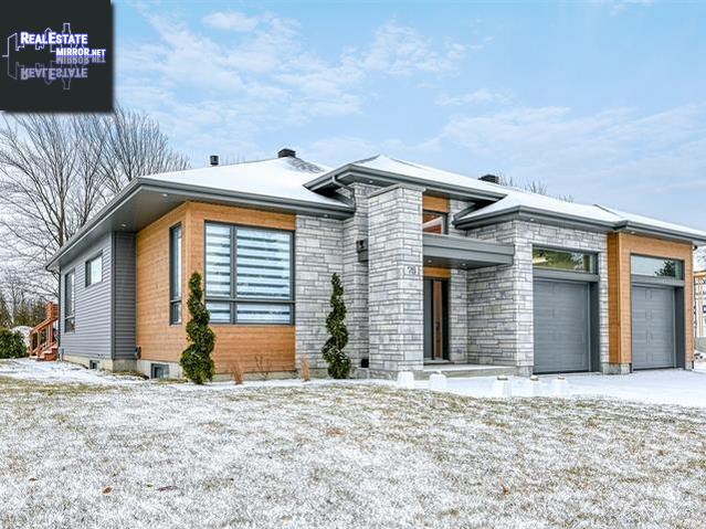 Property 76 Rue Robitaille main img
