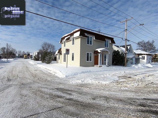 Property 320 2e Rue E. main img