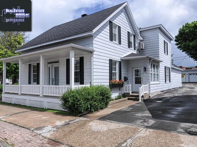 Property 713 Av. De Grand-Mere main img