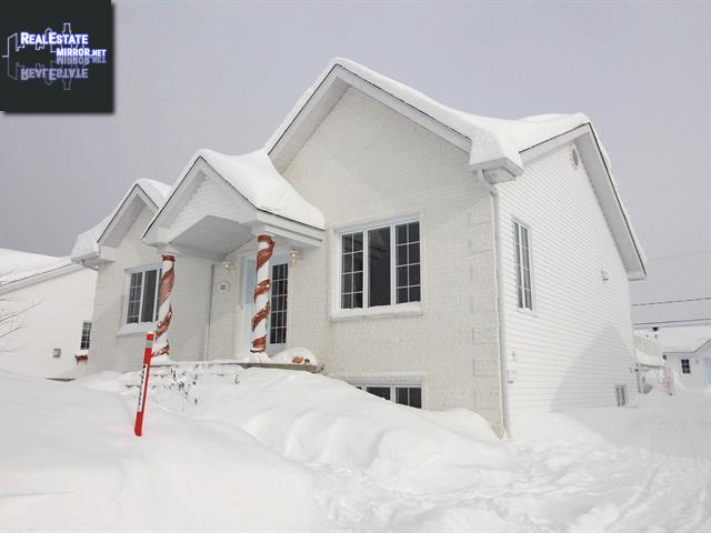 Property 322 Rue Deshaies main img