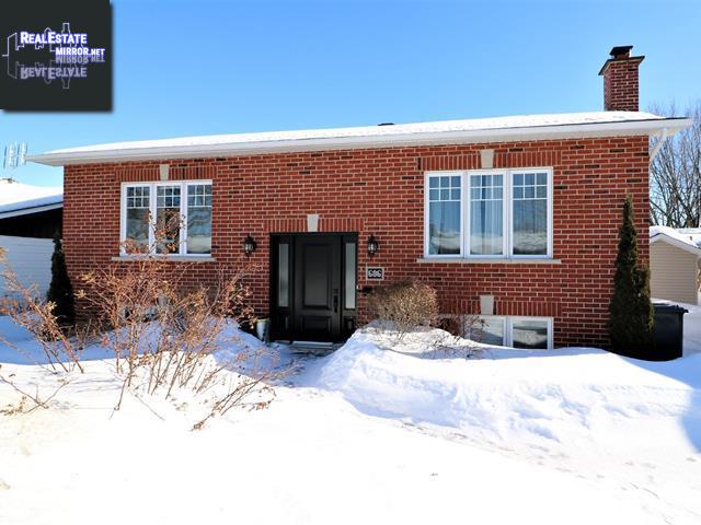 Property 606 Av. Crepeau main img