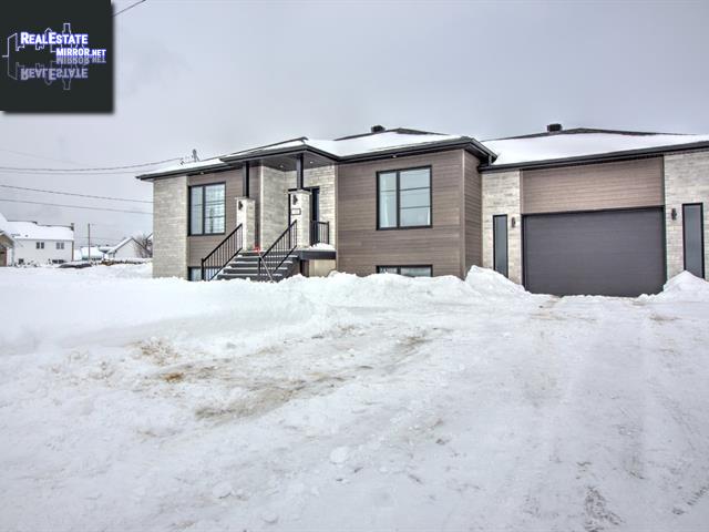 Property 105 Boul. Carignan E. main img