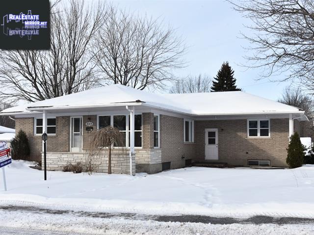 Property 2215 Boul. Des Erables main img