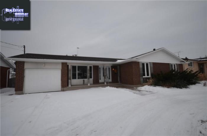 Property 12 Meadowlark Crescent main img