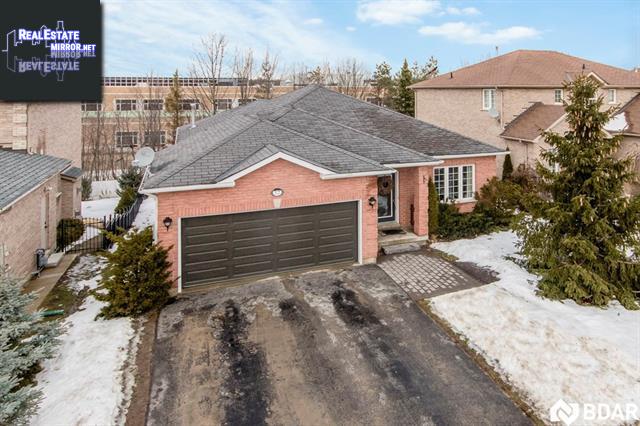 Property 12 Silvercreek Crescent main img