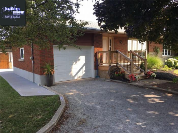 Property 1090 Niagara Stone Road main img