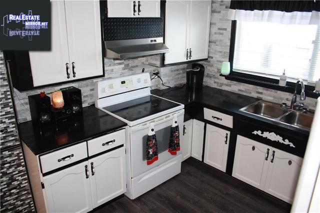 Property 33 Kelvin Avenue main img