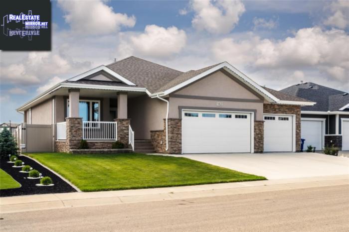 Property 162 Sinclair Cres main img
