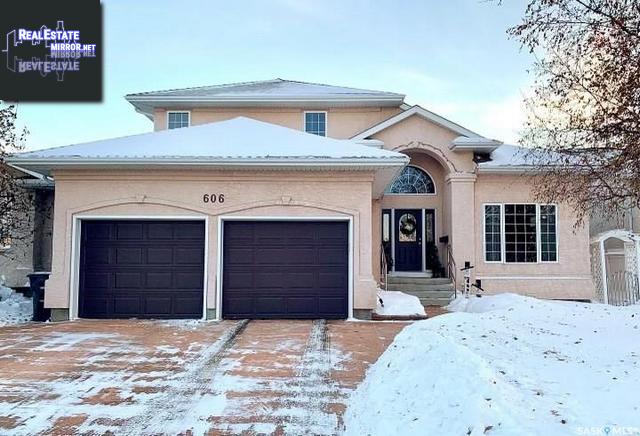 Property 606 Bayview Cres main img