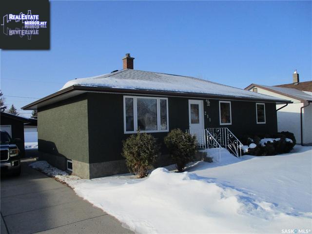 Property 211 8th Ave E main img