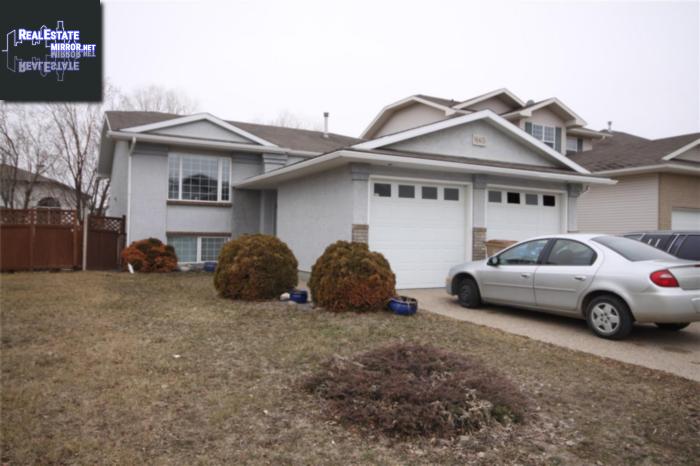 Property 1665 Fenwick Cres N main img